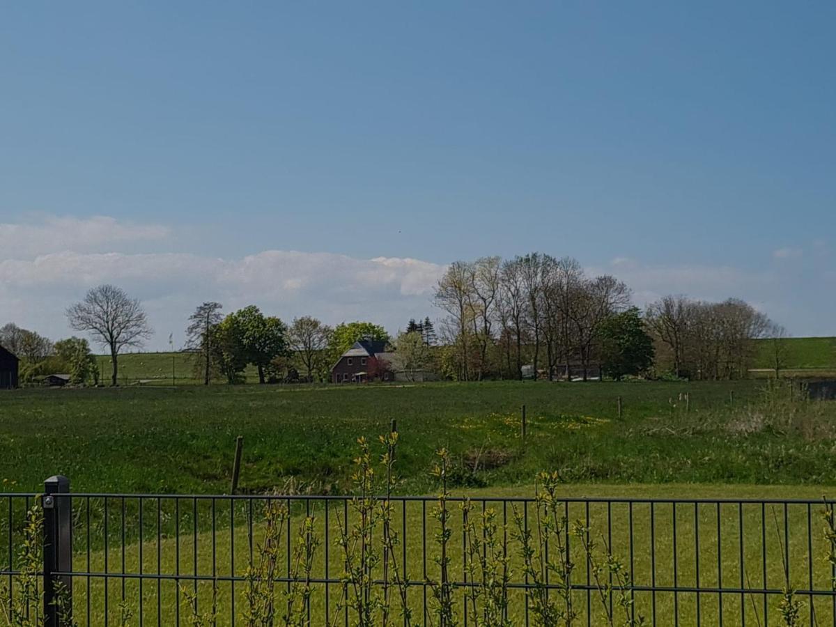 Watt'N Blick - Hundefreundliches Ferienhaus Mit Ausblick Ueber Die Wiesen Bis Zum Deich Schweiburg المظهر الخارجي الصورة
