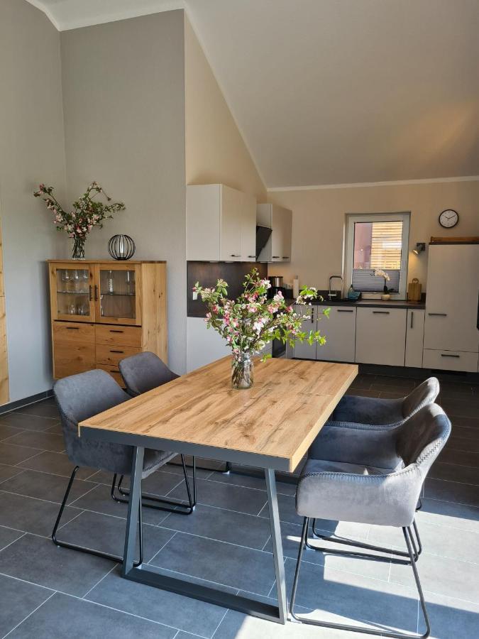 Watt'N Blick - Hundefreundliches Ferienhaus Mit Ausblick Ueber Die Wiesen Bis Zum Deich Schweiburg المظهر الخارجي الصورة