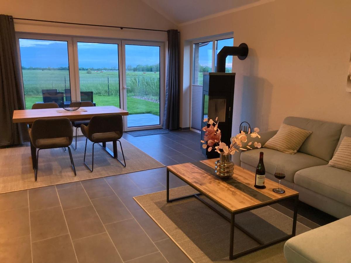 Watt'N Blick - Hundefreundliches Ferienhaus Mit Ausblick Ueber Die Wiesen Bis Zum Deich Schweiburg المظهر الخارجي الصورة